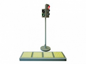 Электрифицированная модель транспортного и пешеходного светофоров на стойке и основании с "Виртуальным учителем" и с панелью образцами тактильной тротуарной плитки для слепых и слабовидящих пешеходов - fgospostavki.ru - Тихорецк